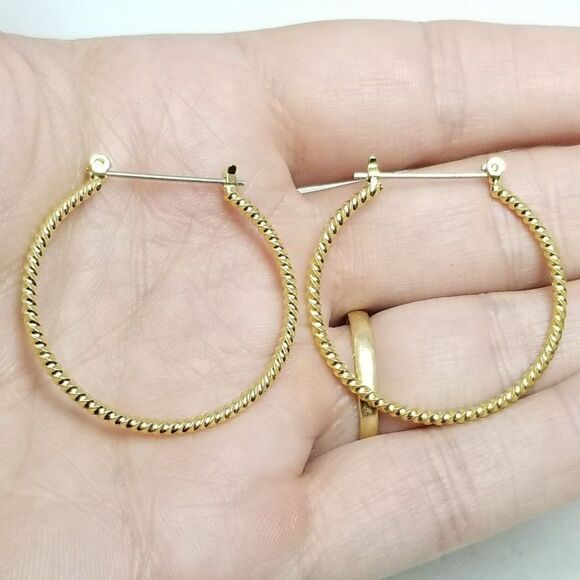 Vintage Skinny Gold Tone Spiral Twist Hoop Earrings, 1 inch, 80s 90s Style - Picture 1 of 5